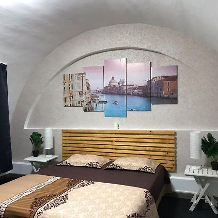 Large Apartment City Centre Бухарест Экстерьер фото